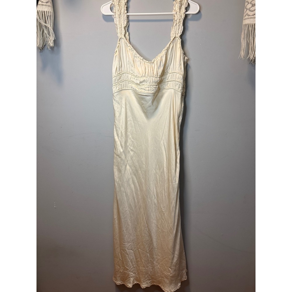 ASTR The Label Cream Smocked Bust Ruffle Satiny Midi Dress Womens Large Bohemian - Picture 2 of 7